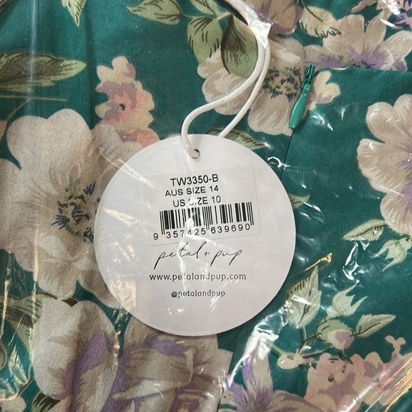 Stunning Open Back Dress - Picture 6 of 6